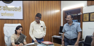 फर्रुखाबाद में नवागंतुक जिलाधिकारी डॉ अंकुर लाठर ने संभाली जिले की कमान