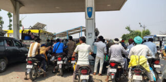 पेट्रोल पंपो पर मचा हाहाकार, जिम्मेदार बेखबर