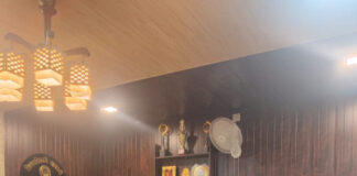 अधिवक्ताओं ने डीएम को सौंपा ज्ञापन