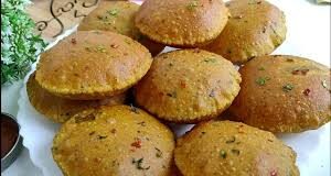 मूंग दाल की कुरकुरी मसाला पूरी तो भूल जाएंगे कचौड़ी का स्वाद