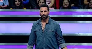 अपने टीवी शो में भावुक हो गए अक्षय कुमार