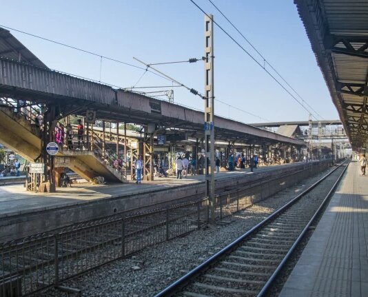 विरार स्टेशन का अपग्रेडेशन पूरा