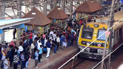 Mumbai Local: इस महीने बढ़ जाएगी वेस्टर्न रेलवे पर 17-15 डिब्बों की लोकल सर्विस, मई तक 15 डिब्बों के 250 सर्विस का आकड़ा होगा पार