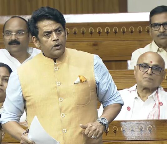 ‘हम पत्नी के पैर छुइला…’, सदन में बोले रवि किशन, हंस पड़े सारे सांसद