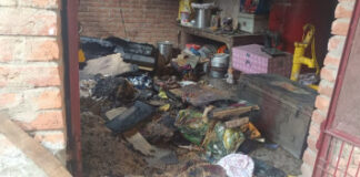 फोन पर आग लगाने की दी धमकी , जला दिया मकान करीब 6 लाख का सामान खाक