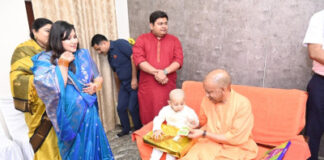 प्रखर वर्मा के आवास पहुंचकर सीएम ने दीं शुभकामनाएं