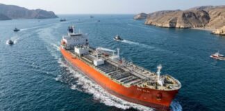 होर्मुज जलडमरूमध्य में अमेरिकी नाकाबंदी शुरू, जहाजों की आवाजाही ठप—तेल-गैस संकट गहराने के आसार News Desk