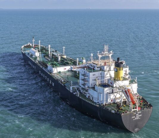 ‘विनम्रता से गुजर जाओ’, ईरान ने बता दिया कि होर्मुज से गुजरने का तरीका