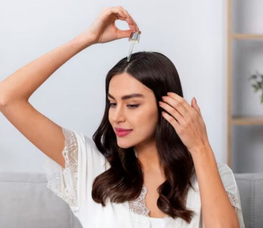 गर्मी में बाल झड़ने की समस्या से परेशान हैं, फॉला करें ये रूटीन बढ़ाए मजबूती