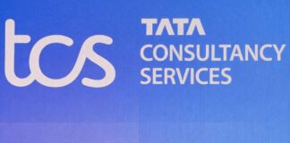 हनीमून में कहां गई घूमने? TCS ऑफिस में महिला ने लगाए आरोप, 9 FIR दर्ज
