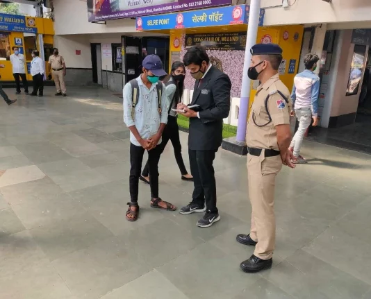 मुंबई लोकल न्यूज़- CR में AC ट्रेनों में बिना टिकट यात्रा करने वालों की संख्या में 25% की बढ़ोतरी