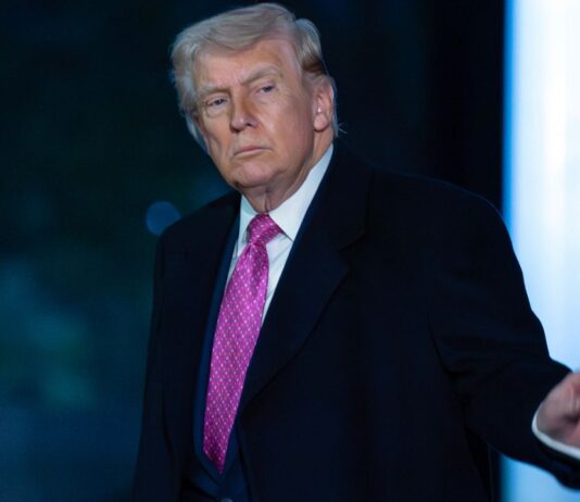 क्या है अमेरिकी संविधान का 25वां संशोधन जिसके तहत ट्रंप को हटाने की मांग हो रही?