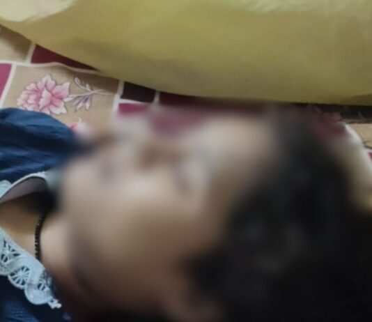 ललिया के रसईपुरवा में विवाहिता का शव मिला:छत के कुंडे से लटका था, पुलिस जांच में जुटी