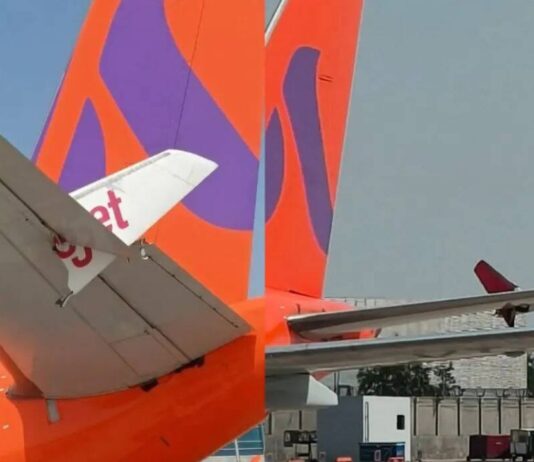 दिल्ली एयरपोर्ट पर टकराए दो विमान, बाल-बाल बची सैकड़ों यात्रियों की जान