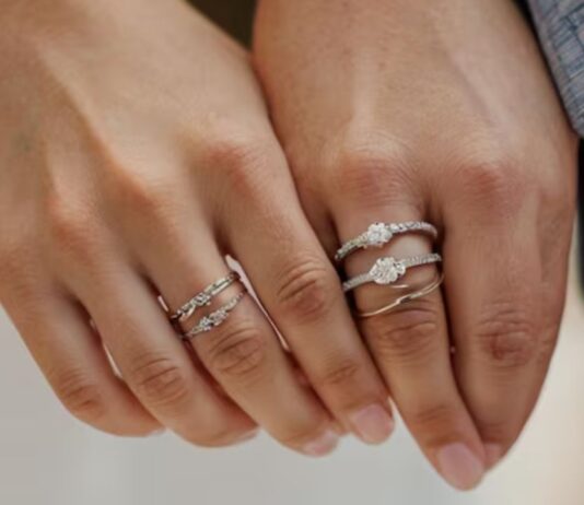 बोरिंग लुक को कहें बाय, ये 5 ट्रेंडी ज्वेलरी आपको बना देंगी स्टाइल क्वीन