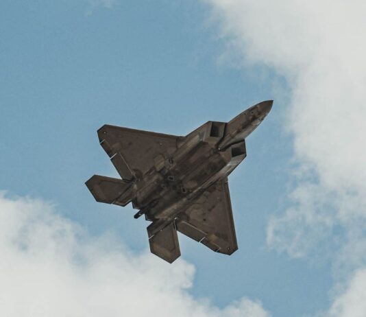 ईरान में गिरा US फाइटर प्लेन, तलाशी में सेना उतारी, अगर नहीं मिले तो क्या होगा?