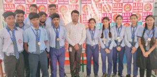 सफलता का नहीं होता कोई शॉर्टकट, स्कूल में आयोजित हुआ मेधावियों का सम्मान समारोह : अविनाश सिंह