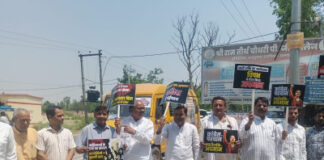 महिला आरक्षण बिल पर विपक्ष के रुख के विरोध में भाजपा का प्रदर्शन