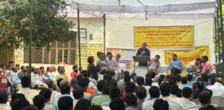 मेरठ मुख्यालय पर बिजली कर्मचारियों का जमावड़ा, उत्पीड़नात्मक कार्रवाई वापस लेनें की मांग