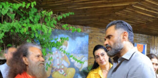 सुनील शेट्टी दंपती की स्वामी चिदानन्द से खास मुलाकात, संस्कृति और अध्यात्म पर चर्चा