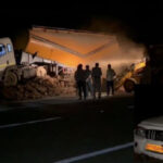 भीषण सड़क हादसा: बेकाबू कंटेनर ने पिकअप सवार लोगों को रौंदा, पांच की मौके पर मौत भीषण सड़क हादसा: बेकाबू कंटेनर ने पिकअप सवार लोगों को रौंदा, पांच की मौके पर मौत