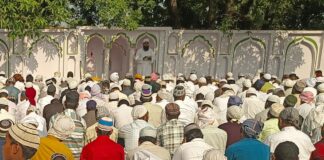 भेला गांव ईदगाह में बकरा ईद की नमाज अदा की:मुस्लिम समुदाय ने अमन-चैन और खुशहाली की दुआ मांगी, दी बधाई