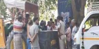 बलिया में भीषण सड़क हादसा, ट्रक की चपेट में आने से 4 की मौत