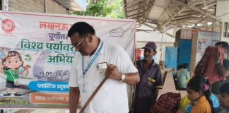 स्टेशन अधीक्षक ने विश्व पर्यावरण दिवस पर सफाई की:बस्ती रेलवे स्टेशन पर यात्रियों से स्वच्छता की अपील
