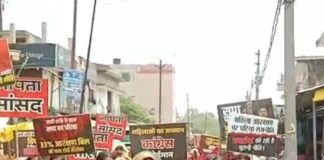 श्रावस्ती में भाजपा महिला मोर्चा का प्रदर्शन:महिला आरक्षण बिल पास न होने पर सांसद आवास का घेराव