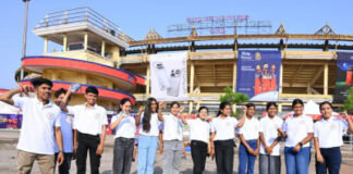 मेधावी विद्यार्थियों को मिला अंतरराष्ट्रीय क्रिकेट स्टेडियम में लाइव मैच देखने का अवसर