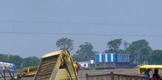 सीवान में अवैध मिट्टी खनन जारी, ग्रामीण आक्रोशित:जेसीबी से खुदाई, सड़कों को नुकसान; प्रशासन पर निष्क्रियता का आरोप