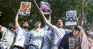 कैसे लीक करा दिया नीट का पेपर?
