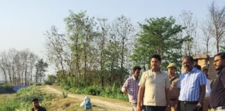 महाव नाले पर डीएम का धावा:सिल्ट सफाई और तटबंधों की मजबूती पर जोर, कहा- मानकों से समझौता बर्दाश्त नहीं