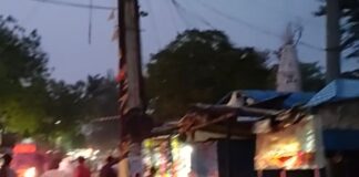 सिंदुरिया चौराहे पर पांच साल से स्ट्रीट लाइट बंद:दो ग्राम पंचायतों के बीच जिम्मेदारी तय न होने से अंधेरा