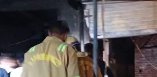 कपड़े की दुकान में लगी भीषण आग:गोटवा बाजार में शॉर्ट सर्किट से लाखों का नुकसान, हादसे में कोई जनहानि नहीं