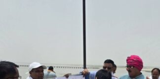 हर्रैया विधायक ने बाढ़ सुरक्षा कार्यों का निरीक्षण किया:सरयू तटबंध और पंप कैनाल निर्माण की गुणवत्ता जांची