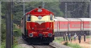 रेलवे ने तीन और छह मई को कई ट्रेनों को किया रद्द