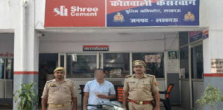बैंक के डारमेट खातों से लाखों का गबन करने वाला पूर्व कैशियर गिरफ्तार, स्कूटी और मोबाइल बरामद