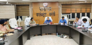 विकास कार्यों में गुणवत्ता एवं पारदर्शिता बनाए रखना प्रशासन की प्राथमिकता – डीएम