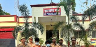 निचलौल में चोरी के आरोप में दो गिरफ्तार:नेपाली मुद्रा, भारतीय नकदी और पीली धातु का एक लॉकेट बरामद