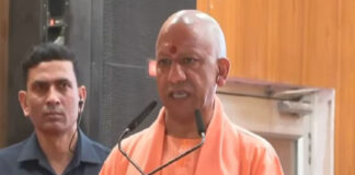 ढाई करोड़ की कार से 45 रुपये का गमला चोरी, सीएम योगी का तंज, बोले- फोटो चौराहे पर लगवाने का मन हुआ