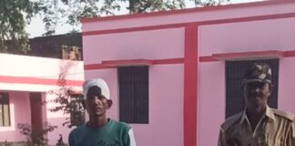 श्रावस्ती में सरकारी शराब दुकान पर विवाद:ग्राहक और मुनीम के बीच मारपीट, दो लोग घायल
