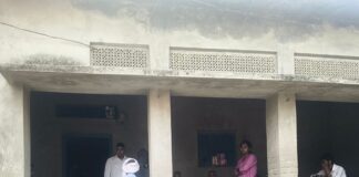 बस्ती में छात्रा का शव फंदे से लटका मिला:हाल ही में पास कई थी 12वीं की परीक्षा, पुलिस जांच में जुटी