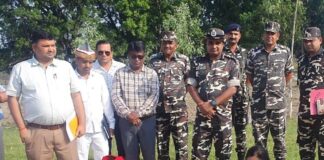 श्रावस्ती में भारत-नेपाल सीमा पर सुरक्षा व्यवस्था मजबूत:डीएम और एसएसबी कमांडेंट ने सीमा स्तंभ मरम्मत कार्य का किया शुभारंभ