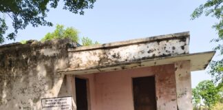 इटवा में जर्जर आंगनवाड़ी भवन में होगा चुनाव:22 साल से मरम्मत नहीं, अधिकारी दे रहे टालमटोल जवाब