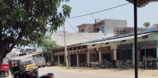 इकौना में भीषण गर्मी, बिजली कटौती से लोग बेहाल:श्रावस्ती डीएम से व्यवस्था सुधारने की मांग