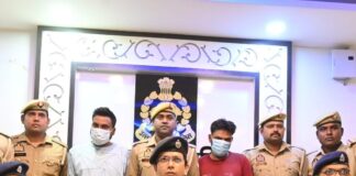 महराजगंज में एटीएम बदलकर ठगी करने वाला गिरोह पकड़ा:दो शातिर अभियुक्त गिरफ्तार, 45 हजार नकद और 34 एटीएम कार्ड बरामद