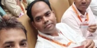 गिरिजापुरी के जुनैद खान बने लेखा परीक्षा अधिकारी:मुख्यमंत्री से मिला नियुक्ति पत्र; क्षेत्र में खुशी की लहर