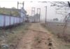 इकौना में स्कूल-पावर हाउस मार्ग जर्जर:राहगीर, छात्र और कर्मचारी को हो रही परेशानी