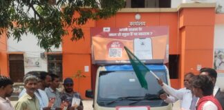 सिद्धार्थनगर में दैनिक भास्कर की प्रचार वैन रवाना:जोगिया में पंचायतों में प्रधान रेटिंग अभियान के बारे में बताएंगे